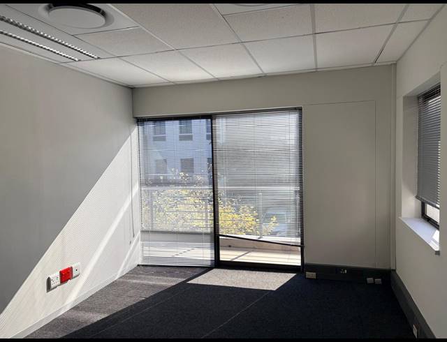 32M² SERVICED OFFICE TO LET IN VORNA VALLEY
